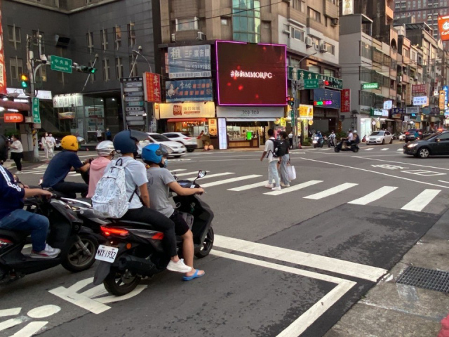 新竹巨城商圈電視牆